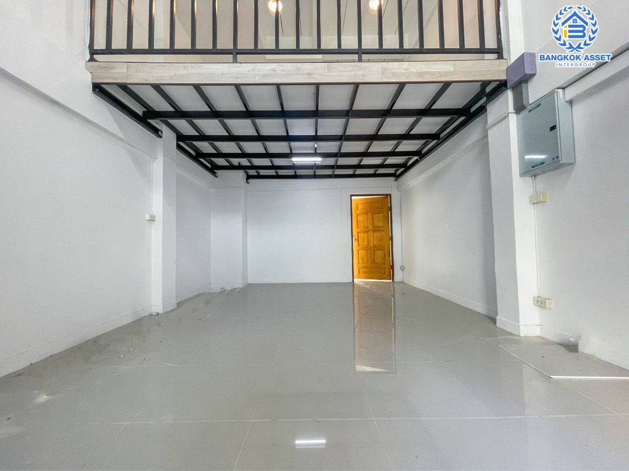 อาคารพาณิชย์มือสอง 4 ชั้น ย่านนนทบุรี งามวงศ์วาน-แคราย หลังมุม เนื้อที่ 15.2 ตร.ว. ฟังก์ชัน 3 ห้องนอน 3 ห้องน้ำ บนทำเลเชื่อมต่อทุกการเดินทาง ใกล้รถไฟฟ้าสายรถไฟฟ้า สายสีม่วง "ศูนย์ราชการนนท์" และจุดขึ้นทางด่วน "ศรีรัช"